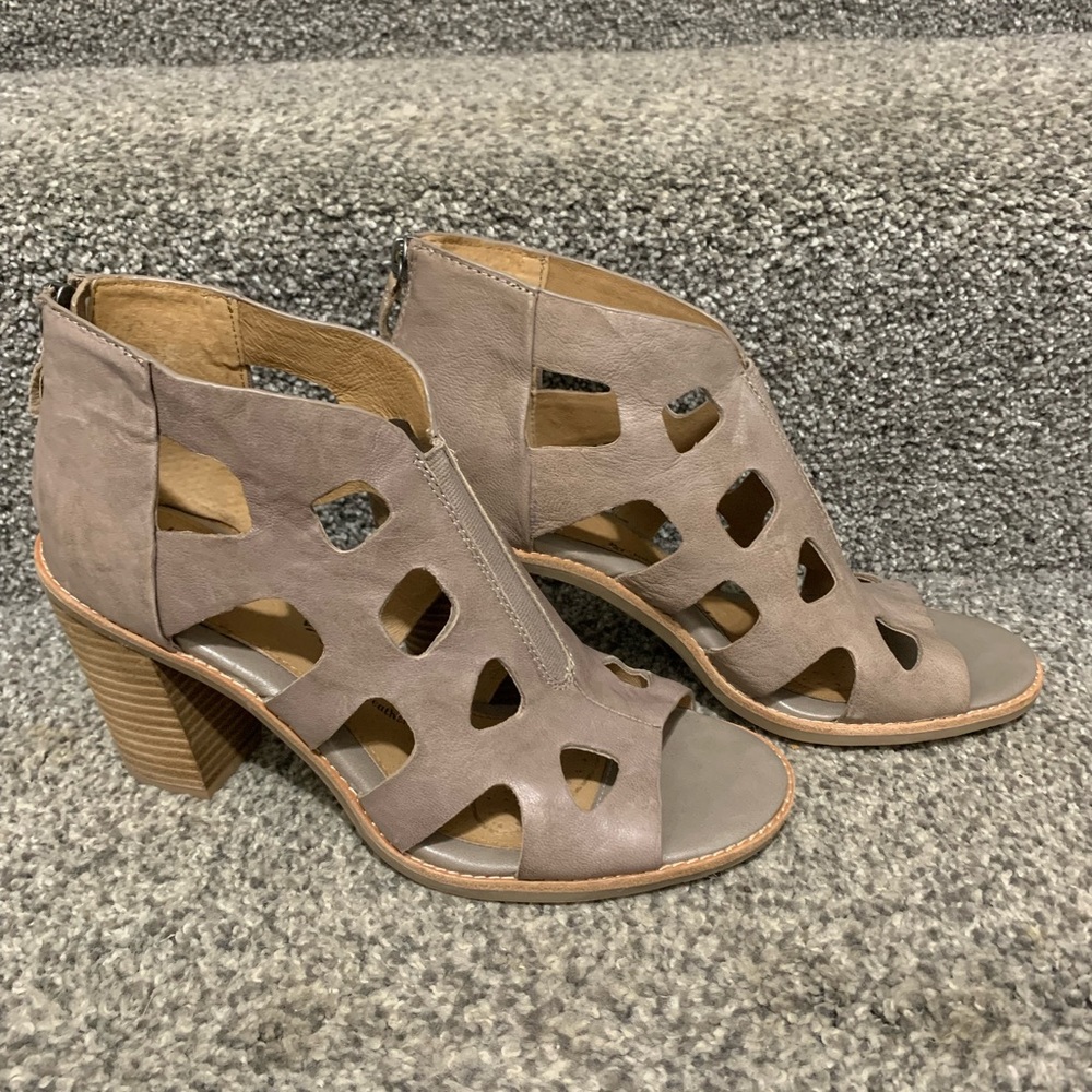 Sofft Paxia Cut Out Heels